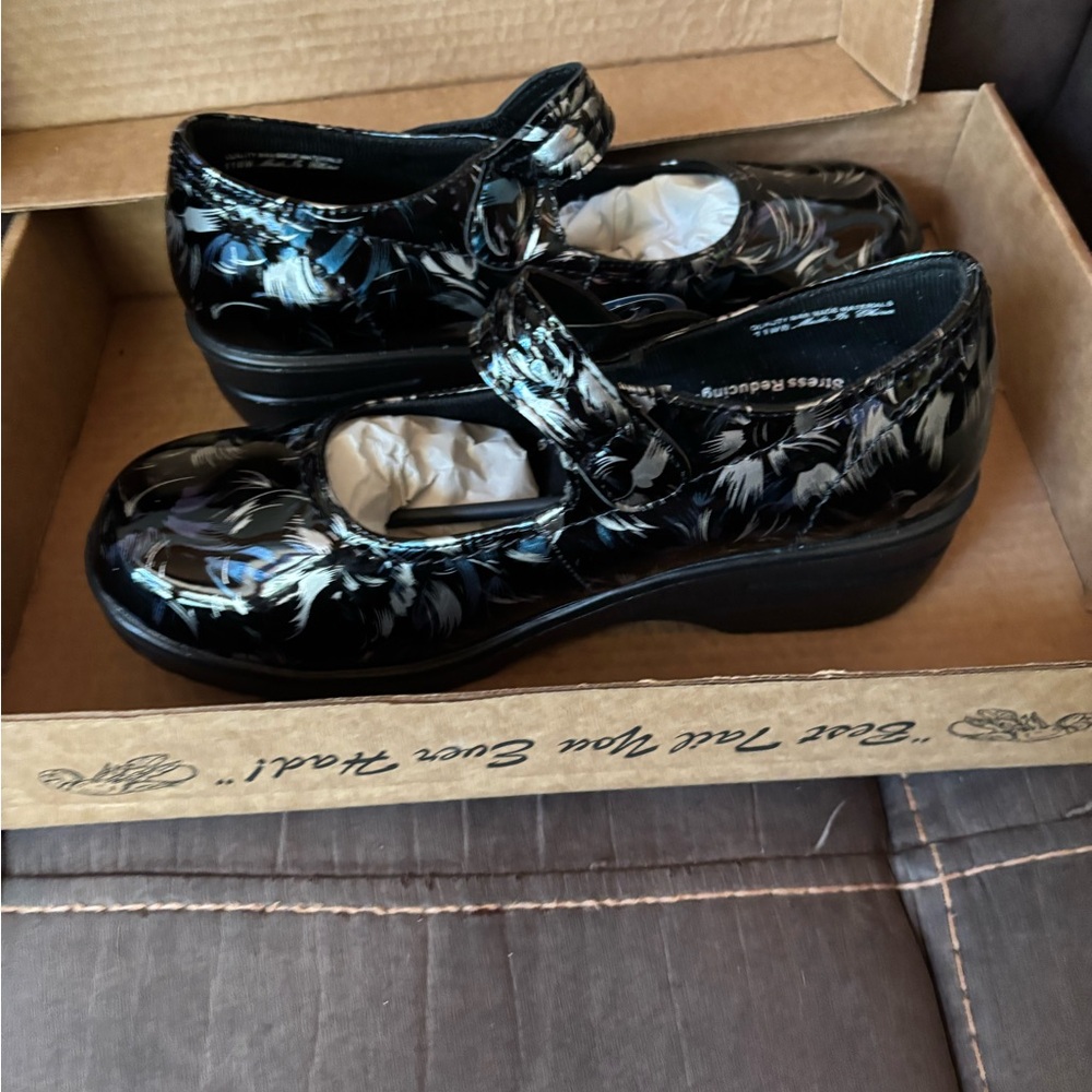 Easy Works by Easy Street patent leather Mary Jane size 11-NWOB - Picture 4 of 7